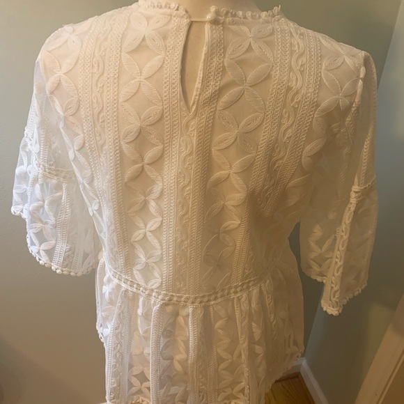 Chic-wish white lined sheer lace top, size M - Picture 4 of 5
